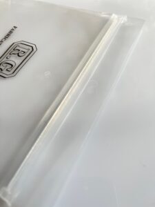 avec compartiment et trous d'aeration